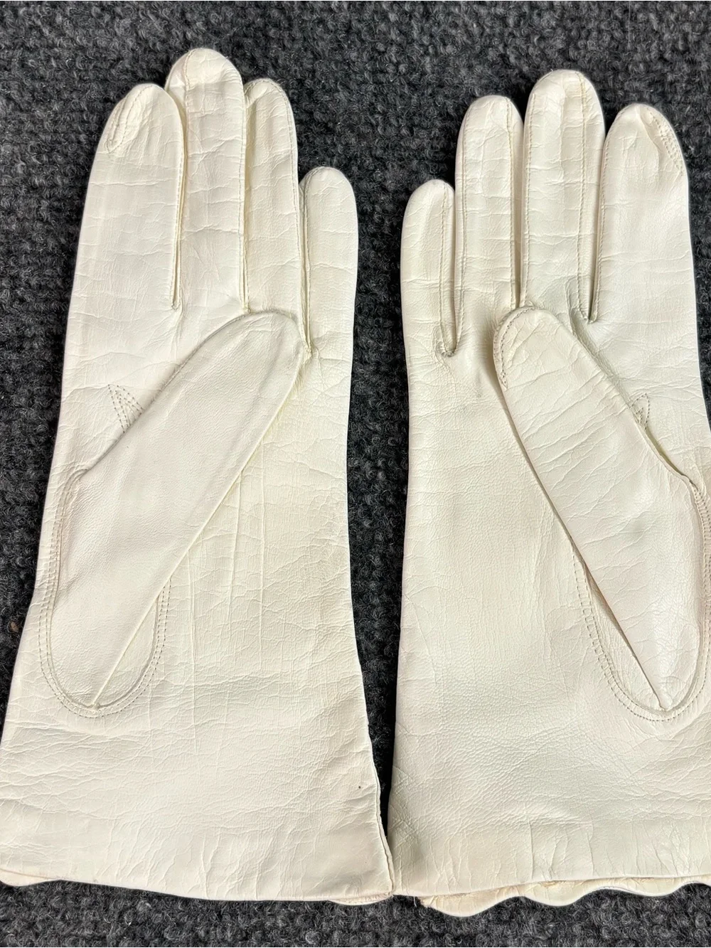 White Leather Gloves with Scalloped Cuff